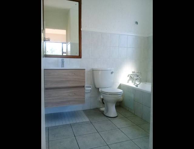 2 BEDROOM APARTMENT TO LET IN LONEHILL